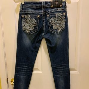 Miss me Jeans Fleur de lis dark skinny jeans